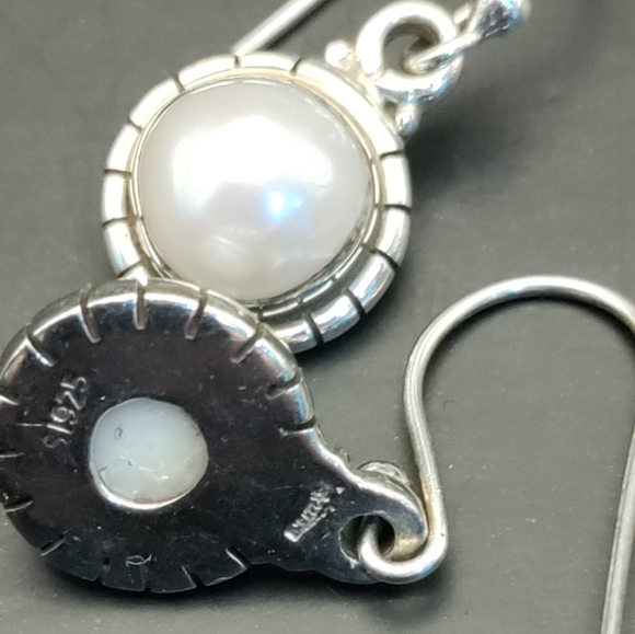 Classy, Distinctive, Vintage Mabe pearl, and Sterling Silver Earrings. - Picture 4 of 6